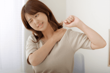 40代から急減少!? 関節の不調は、骨密度低下のサインかも。女性が「骨活」必須の理由
