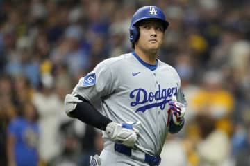 ドジャース大谷翔平の第４打席はファーストゴロ。鋭い当たりもヒットならず【ブルワーズとのNLCS第１戦】