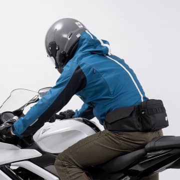 ショートツーリング専用設計！ タナックス「ハーフデイボディバッグ」発売