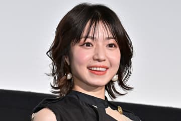 グラドル・中村静香、紐ワンピの衣装紹介に反響「息を飲むほど美しい」「少し痩せすぎです」