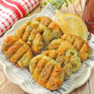 【じゃがいもは普通に揚げるだけじゃ絶対損】「マジで無限に食べられる！」「作った人天才！」味見で消えちゃうやみつきフライドポテトレシピ4選