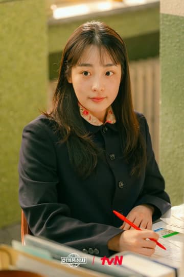 『テプン商事』キム・ミンハが魅せた凛とした強さ。90年代の“働く女性像”を体現！