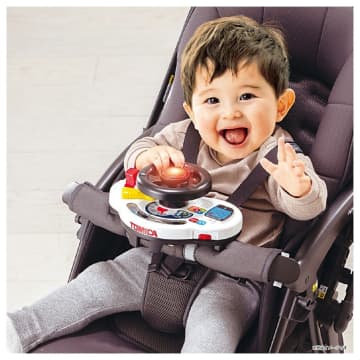 ベビーカーがパトカーに変身！　タカラトミー「おでかけ大好き!トミカサウンドハンドル パトロールカー」10月25日発売