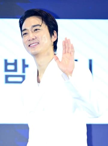 “韓流四天王第2世代”俳優ソン・スンホン、義理堅さが芸能界で噂に！ファンの結婚式に参加の美談も