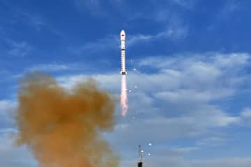 中国、試験衛星を打ち上げ–事前予告なし、異例の運用