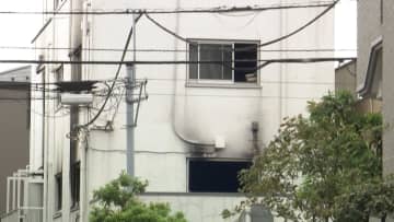 50代女性が避難の際3階から飛び降りけが…ガラス工芸店で火事　女性2人搬送　東京・墨田区