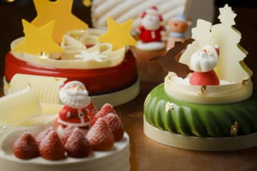 フォーシーズンズホテル大阪、“ホワイトクリスマス”着想純白のブッシュ・ド・ノエル＆ピスタチオケーキ