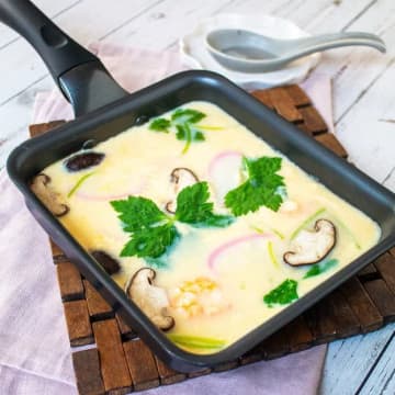 【卵焼き器ひとつで作れちゃうの！？】「簡単すぎ注意！」「これ考えた人天才！」するんとなめらか♡茶わん蒸し