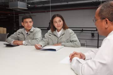 外国人就労者87％が満足も生活支援に課題　3人に1人は相談相手なしの孤立