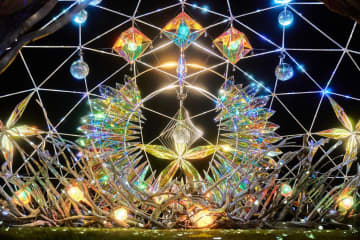群馬・みなかみ町温泉街の秋ライトアップイベント、虹色イルミネーションが彩る公園＆ナイト足湯も