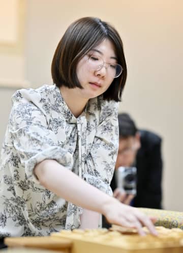 西山が勝ち、最終局へ　将棋の女流王将戦第2局