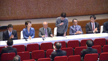 「大荒れ予想もまるで激励会？」高市総裁が公明連立離脱の経緯説明し謝罪…次期選挙への不安の声も【自民党両院議員懇談会】
