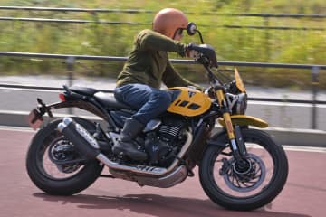 日常にスパイスを加え、ストリートに冒険を！「トライアンフ スクランブラー400XC」