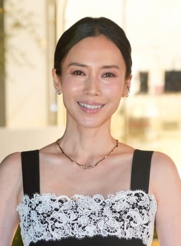 中谷美紀、夫との2ショットを披露→「新婚さんみたい」「絵になりますね」と反響
