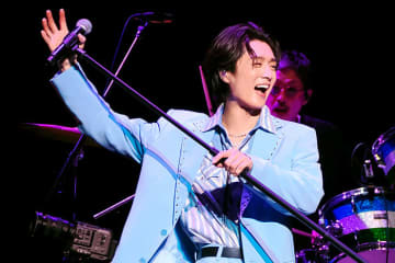 真田ナオキ、浅草でコンサートを2日間開催、取材会と初日公演を独自レポート　ビジュアル爆発・熱狂ステージ「今年は飛躍の年。紅白に出られるよう頑張りたい」