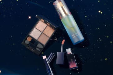 アテニア25年クリスマスコスメ、“夜空の煌めき＆透明感”纏う4色アイパレ＆ふっくら潤うリップバーム