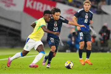 【日本代表】久保建英とヴィニシウスがマッチアップ! ブラジル代表がゴール連取…