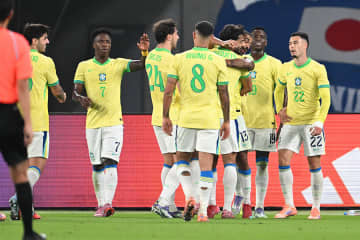 堂安も苦笑い…ブラジルの“崩し”が「完璧すぎる」　ファン呆然「力の差が激しいな」
