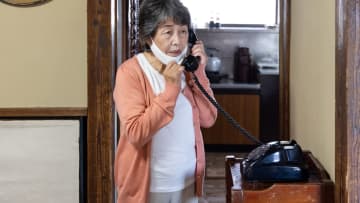 こんな家でごめんね…嫁実家との経済格差に「年金月11万円・75歳母」が謝罪。44歳長男が見た初めての母の涙