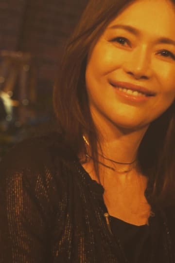 玉置浩二　妻・青田典子とツーショット登場も「マルチーズかと」ファンは“毛量”に釘付け“バブリーイメージ”も変化