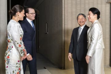 スウェーデン皇太子と夕食　両陛下、皇居・御所