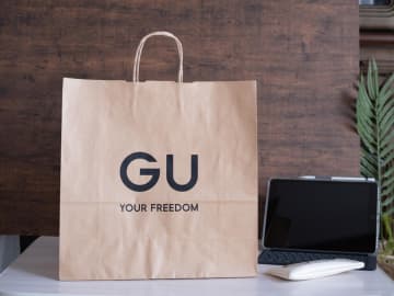 【GUのグレー色パンツ】が大人可愛い！ まるっと真似したい「こなれコーデ」