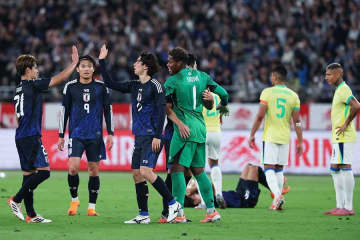日本に敗れたブラジルが“異変”「まさかこんな表情見れるとは…」　呆然、失望する王国に衝撃