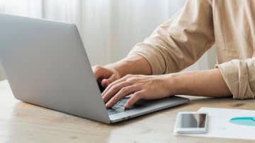 「会社辞めたい」が半減!? リモートワークで“退職を思いとどまった理由”1位はやっぱりアレ
