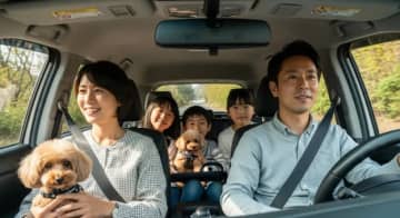 20～40代の飼い主がペットにかける年間支出平均額は31.4万円！ 支出の内訳2位は「医療費」、1位は？
