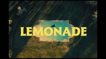 ルイ・トムリンソン、レモネードを探してサイケな旅へと迷い込む「Lemonade」MV公開