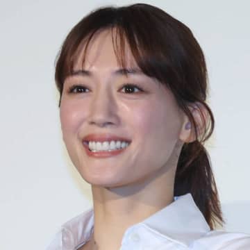 綾瀬はるか6年ぶり4回目「NHK紅白歌合戦」司会抜擢に潜む“強みとリスク”