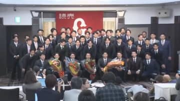 総勢53人がサプライズゲスト　巨人・長野久義の引退会見　「これはヤバイ」と思わず長野も一言
