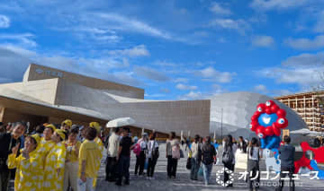 【万博閉幕】最終日開門前からミャクミャク像人気、関係者ら記念撮影　「阿部寛」などあらゆるものがパビリオン化