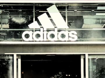 「足元も衣替えしたい」人へ！【adidas】秋冬仕様の「SAMBA」が推し♡