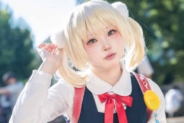 【コスプレ】表情とポージングで幼さを見事に表現！制服姿が可愛い「しぐれうい」のコスプレイヤー【写真9枚】