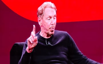 Oracle エリソン会長、巨大AIデータセンターとOracle AI Database 26aiが企業でのAI活用を加速するとアピール