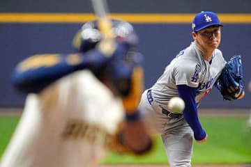 山本由伸、驚異の記録ラッシュ　「日本人初」「71年ぶり2人目」「バーランダー以来」…歴史に刻んだPS完投