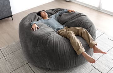 座ったら最後、もう動けない！ タンスのゲンから全身を包む超ど級“もっちりフィットクッション”