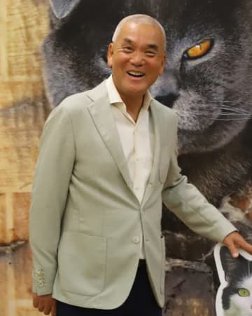 岩合光昭、帰国後に愛猫・タマトモと再会→自宅での姿に「デレデレですね」「のんびりが一番」と反響
