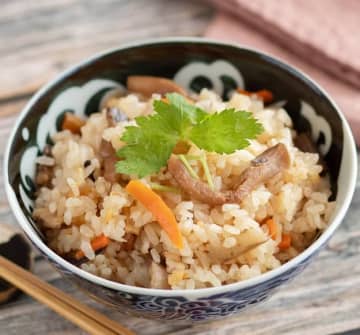 【今までの炊き込みご飯の中で一番ウマい】「おかわりが止まらないよ〜」家族が無言で完食した簡単炊き込みご飯のレシピ3選