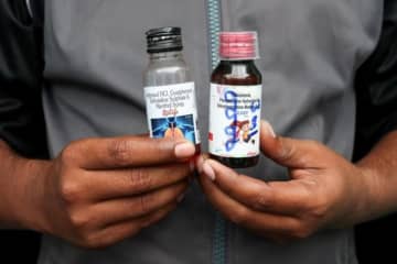 インドでせき止め薬服用の子ども１９人死亡、ＷＨＯが各国に使用と流通について警告