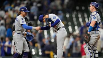 メジャー初完投の山本由伸　2安打躍動のキケに丁寧な“お辞儀”　ドジャースが敵地で連勝飾る