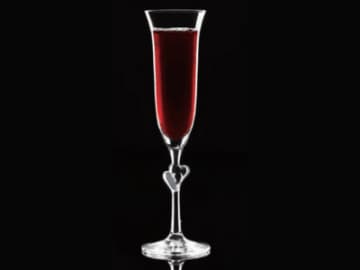大人可愛い赤ワインカクテル「キティ」と贅沢「キールロワイヤル」【THE カクテルバイブル500】