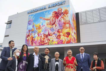 非核願い広島空港に壁画　メキシコ友好象徴、披露式