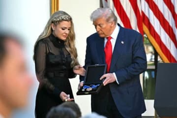トランプ氏、チャーリー・カーク氏に大統領自由勲章を授与