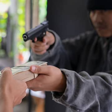 69歳の元消防士が服役中の孫を守るために強盗…カリブ海仏領での奇妙な事件が話題に