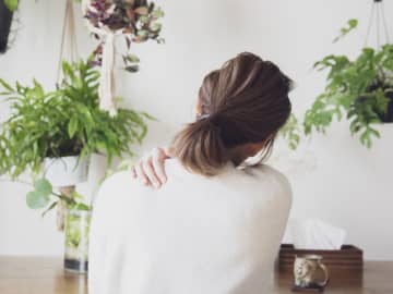 老け顔よりヤバいのはコッチ…「みっともない」と思われる40代50代の残念な「オバ見え」パターン