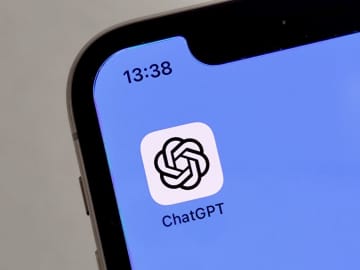 「ChatGPT」緩和、12月に年齢制限導入・成人には性的表現許可へ