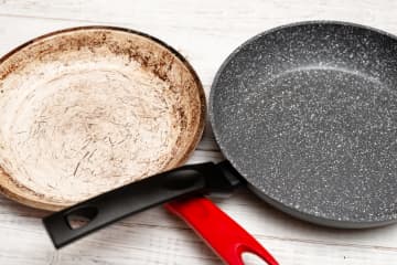 買い替えるべきフライパンの特徴８つ…寿命が近いときの変化をチェック