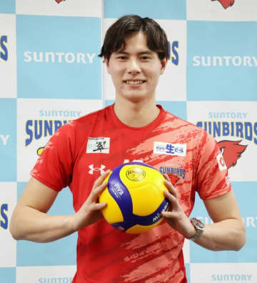 髙橋藍、愛車の1200万円超“高級SUV”を公開→「カッコよすぎ」「見かけたことない」と話題に